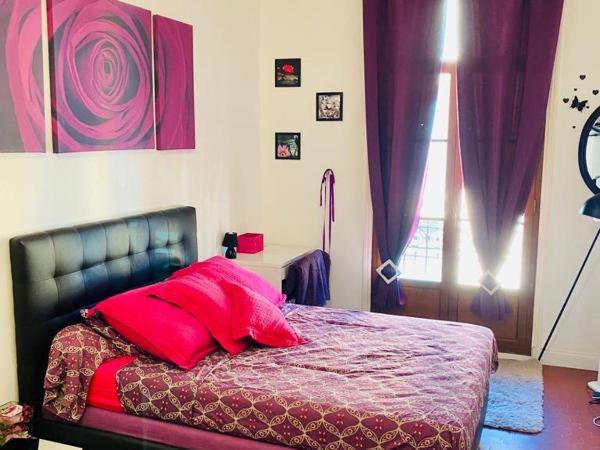 Chambres dans guest house Centre ville : photo 1 de la chambre chambre double avec balcon et salle de bains commune