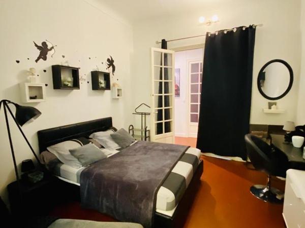 Chambres dans guest house Centre ville : photo 4 de la chambre chambre double avec salle de bains commune - vue sur cour