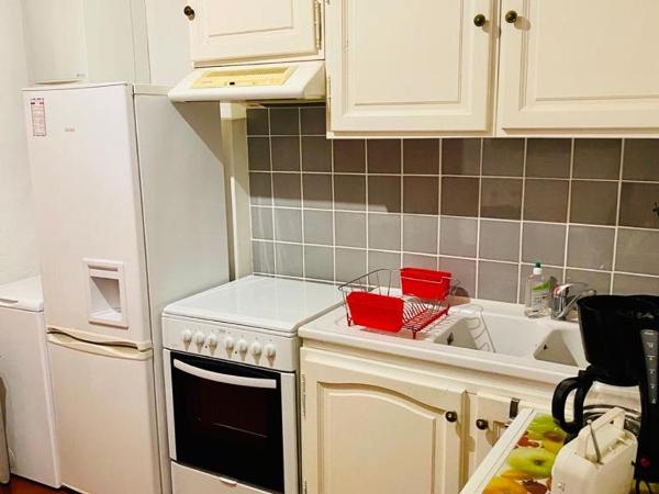 Chambres dans guest house Centre ville : photo 5 de la chambre chambre double avec salle de bains commune - vue sur cour