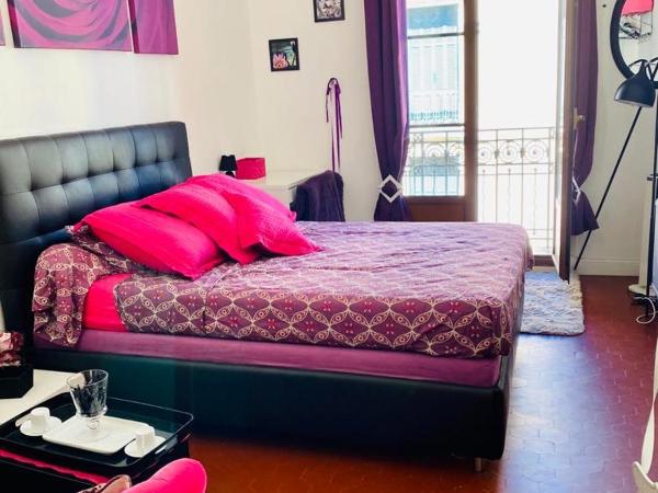 Chambres dans guest house Centre ville : photo 5 de la chambre chambre double avec balcon et salle de bains commune