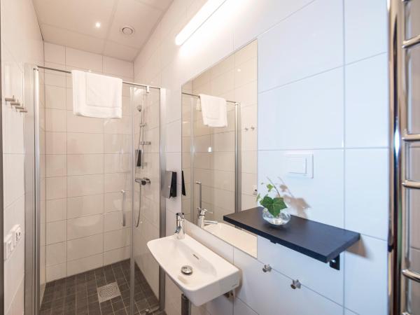 Staykvick Boutique Hostel : photo 4 de la chambre chambre double avec salle de bains privative