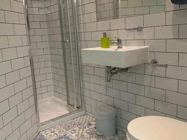 St Athans Hotel : photo 1 de la chambre chambre quadruple avec salle de bains commune