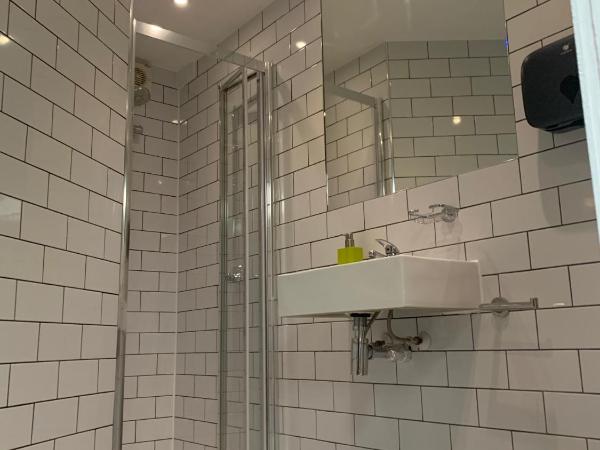 St Athans Hotel : photo 4 de la chambre chambre lits jumeaux avec salle de bains commune