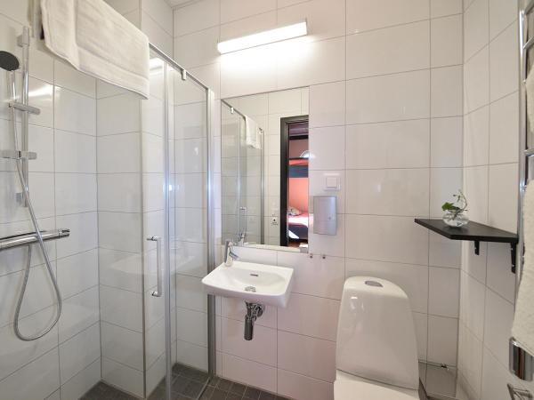 Staykvick Boutique Hostel : photo 4 de la chambre chambre double avec salle de bains privative