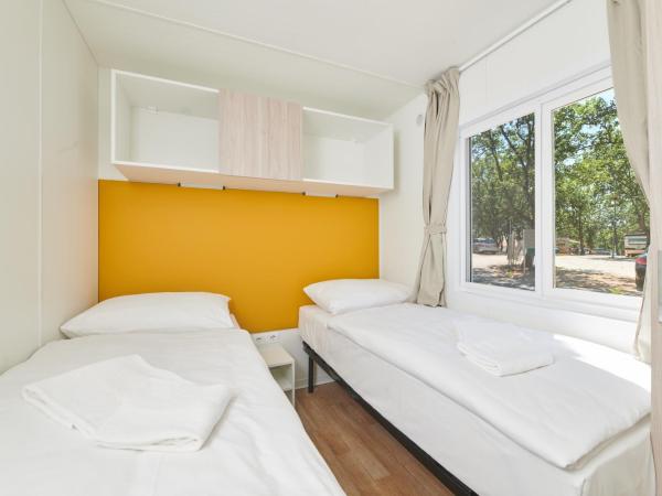 Camping Ulika Mobile Homes - Naturist : photo 4 de la chambre mobile home supérieur