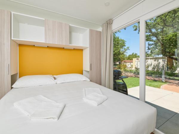 Camping Ulika Mobile Homes - Naturist : photo 5 de la chambre mobile home supérieur