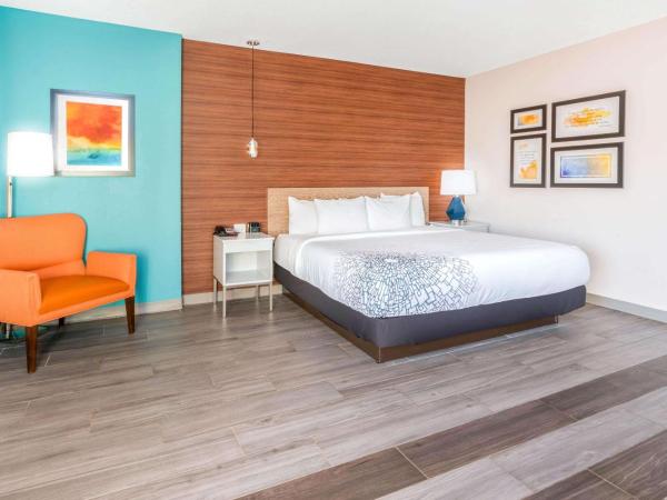 La Quinta by Wyndham Oklahoma City Airport : photo 9 de la chambre chambre lit king-size