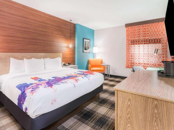 La Quinta by Wyndham Oklahoma City Airport : photo 8 de la chambre chambre lit king-size