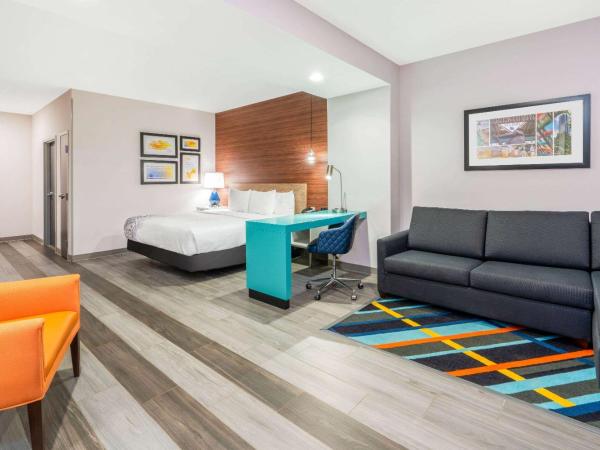 La Quinta by Wyndham Oklahoma City Airport : photo 3 de la chambre suite studio lit king-size deluxe - non-fumeurs
