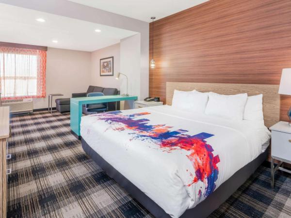 La Quinta by Wyndham Oklahoma City Airport : photo 2 de la chambre suite studio lit king-size deluxe - non-fumeurs