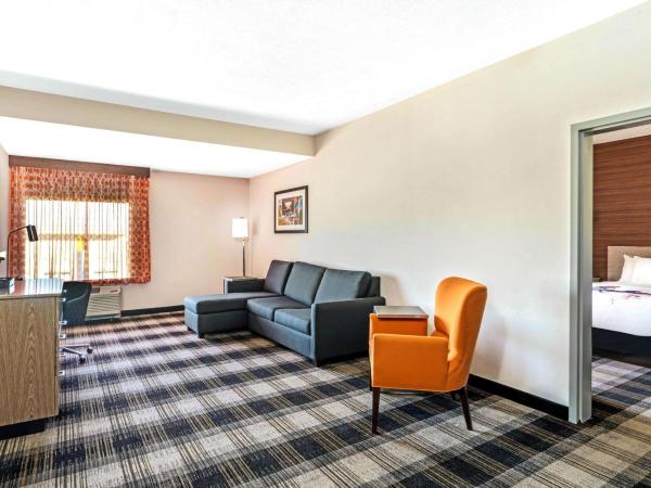La Quinta by Wyndham Oklahoma City Airport : photo 1 de la chambre suite 1 chambre lit king-size - non-fumeurs