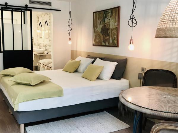 Chambres d'hôtes CASA MUSA - NICE : photo 7 de la chambre chambre triple avec baignoire