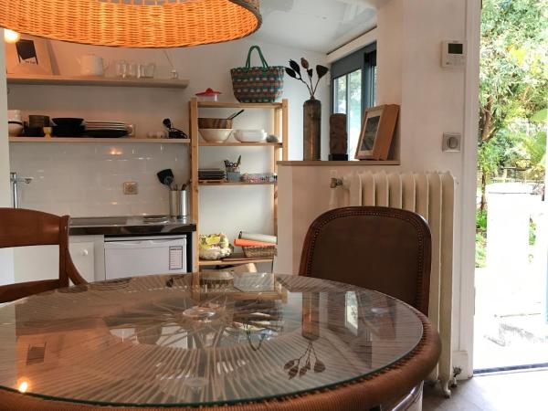 Chambres d'hôtes CASA MUSA - NICE : photo 6 de la chambre chambre triple avec baignoire