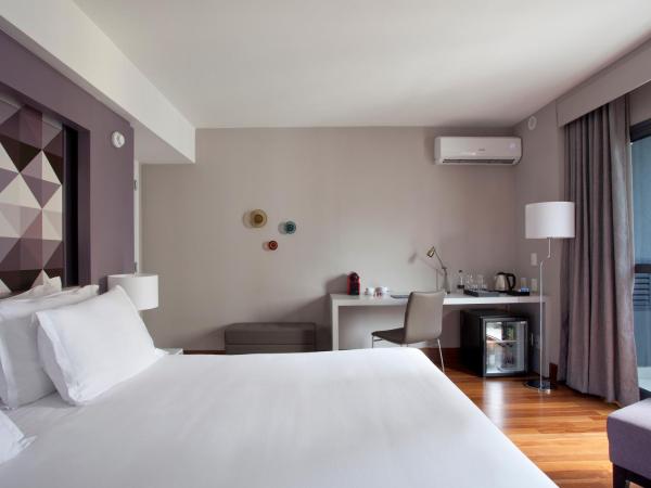 NH Curitiba The Five : photo 6 de la chambre chambre double deluxe avec balcon