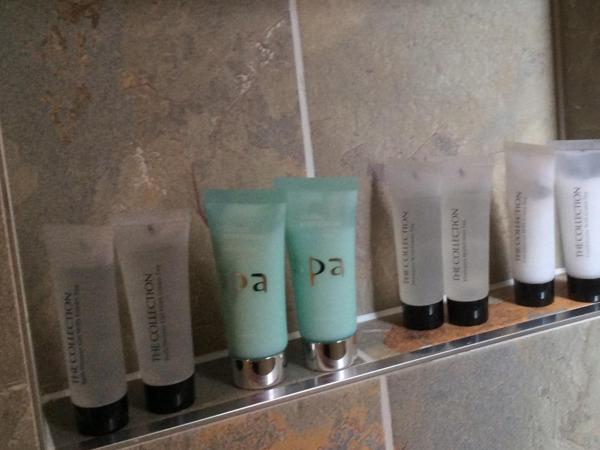 The Fitzrovia Belle Hotel : photo 4 de la chambre chambre double avec salle de bains privative