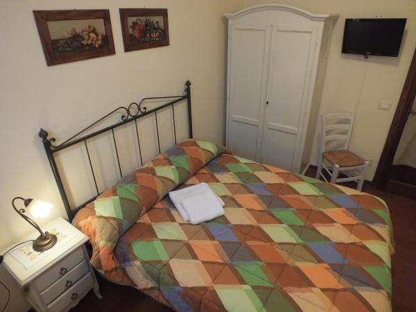 B&B Casale Virgili : photo 3 de la chambre chambre simple avec salle de bains extérieure privative