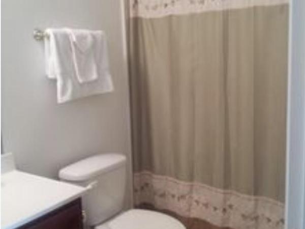 Tropic Winds Condo : photo 2 de la chambre appartement avec balcon