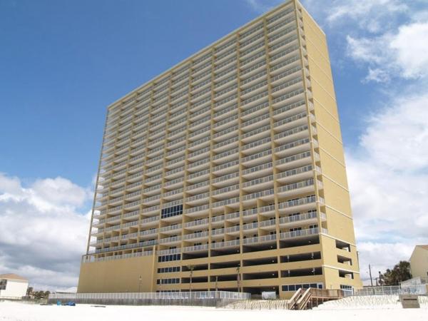 Tropic Winds Condo : photo 9 de la chambre appartement avec balcon