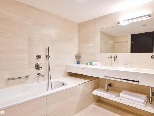 Hotel Parentium Plava Laguna : photo 9 de la chambre suite avec balcon - vue sur mer