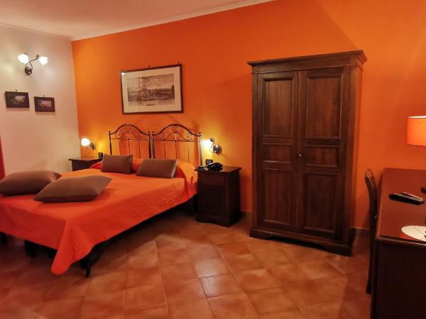 Hotel Neapolis : photo 3 de la chambre chambre double ou lits jumeaux