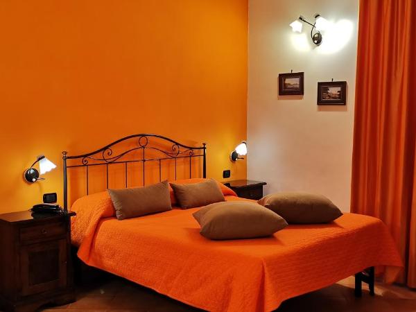 Hotel Neapolis : photo 2 de la chambre chambre double ou lits jumeaux