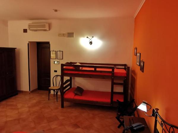 Hotel Neapolis : photo 10 de la chambre chambre triple