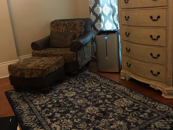WG Creole House 1850 : photo 5 de la chambre suite lit king-size avec balcon