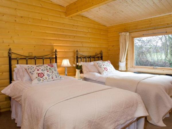 Cherbridge Lodges - Riverside lodges, short lets (business or holidays) : photo 3 de la chambre appartement 3 chambres