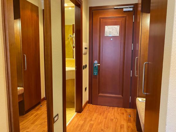 Holiday Inn Cagliari, an IHG Hotel : photo 1 de la chambre chambre lit king-size premium