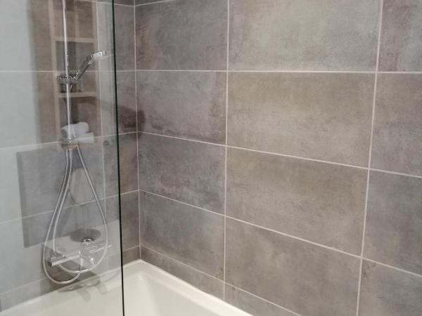 La Maison Grivolas Appartements et Maison d'hôtes : photo 10 de la chambre suite supérieure