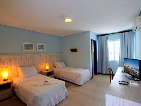 Farol de Itapuã Praia Hotel : photo 3 de la chambre chambre triple supérieure deluxe