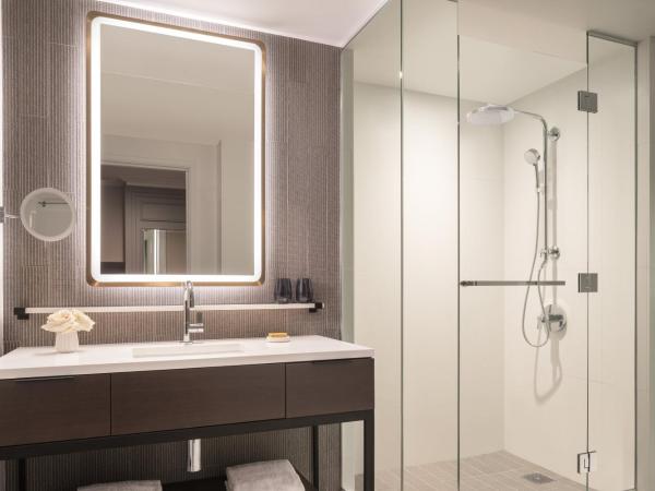 Four Seasons Hotel San Francisco at Embarcadero : photo 1 de la chambre chambre lit queen-size supérieure – vue sur panorama urbain