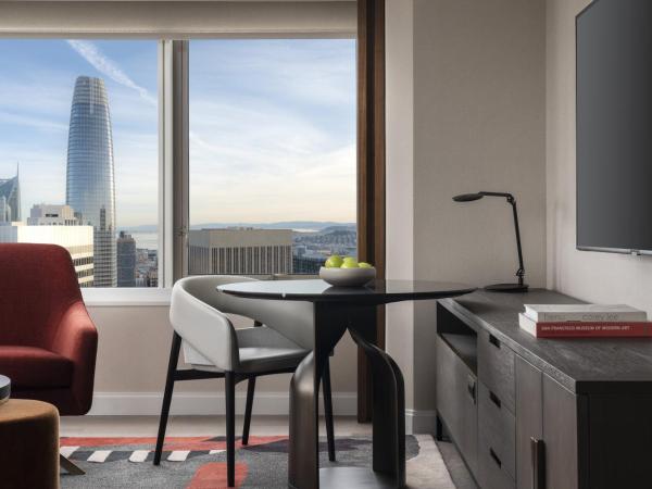 Four Seasons Hotel San Francisco at Embarcadero : photo 1 de la chambre suite 1 chambre - vue sur golden gate