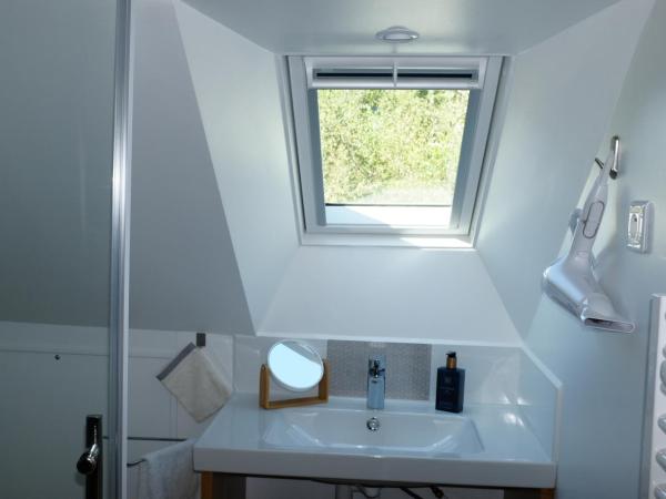 Le Clot de la Hount : photo 3 de la chambre chambre double avec salle de bains privative