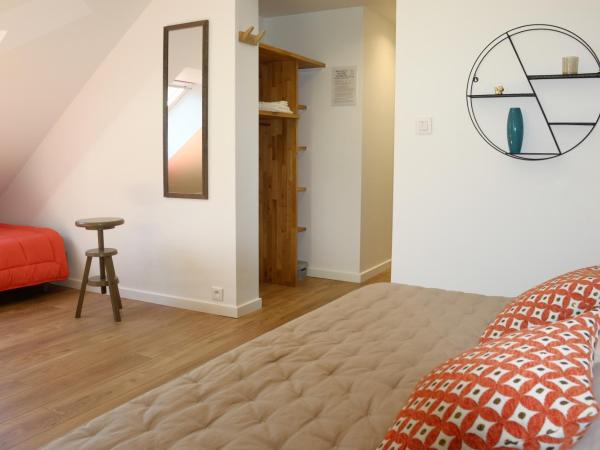 Le Clot de la Hount : photo 1 de la chambre chambre double avec salle de bains privative