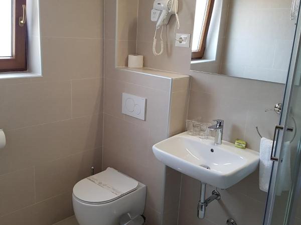 Hotel Natura Vilanija : photo 2 de la chambre chambre quadruple standard