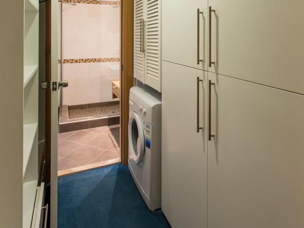 Address Residence Suite Hotel : photo 2 de la chambre appartement 2 chambres - vue partielle sur mer