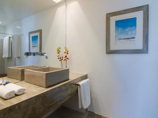 Abracadabra Pousada : photo 1 de la chambre loft suite with bathtub and sea view