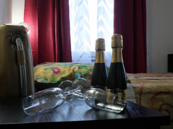 National Gallery Taormina B&B : photo 3 de la chambre chambre double avec salle de bains privative