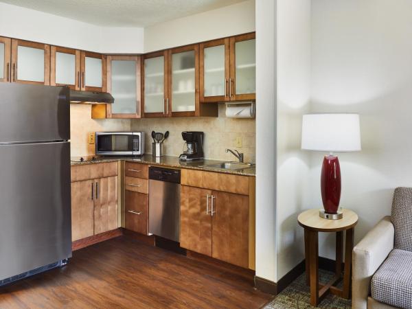 Staybridge Suites Orlando South, an IHG Hotel : photo 2 de la chambre suite 1 chambre avec 2 lits queen-size