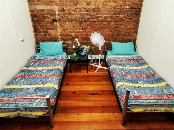 Surf 'N' Snow Backpackers : photo 4 de la chambre chambre lits jumeaux avec salle de bains commune - sans fenêtre 