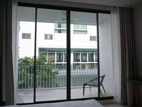 CHERN Bangkok : photo 7 de la chambre chambre double avec balcon
