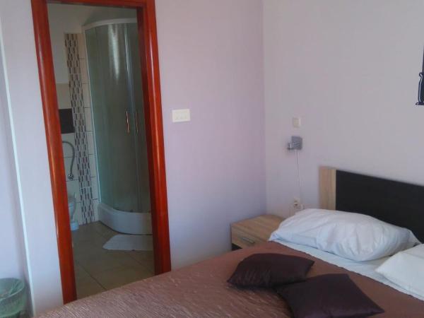 Apartments & Rooms Krecak Sibenik : photo 9 de la chambre chambre double avec balcon