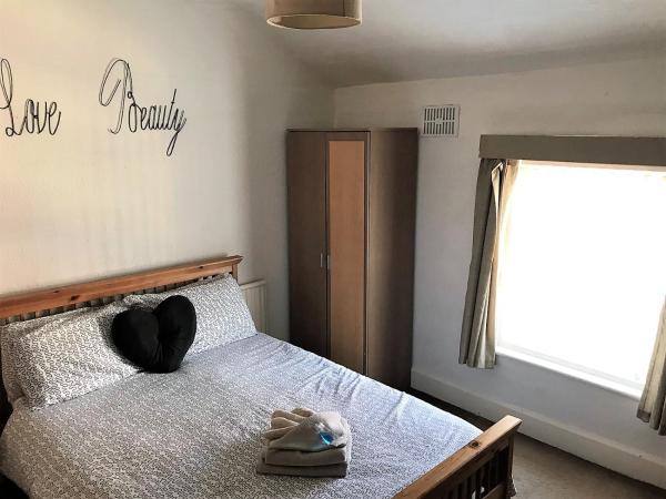 Westbourne House : photo 2 de la chambre chambre quadruple avec salle de bains commune