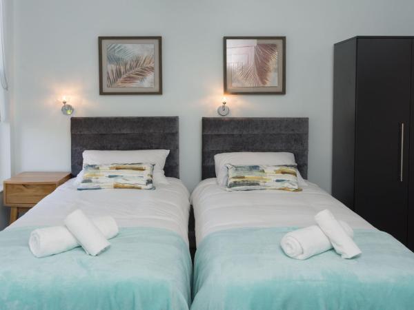 Titanic Guest Boutique, 4-Star Accommodation : photo 5 de la chambre chambre triple avec douche