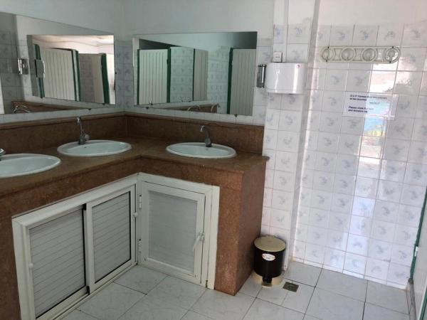 Youth Hostel International Fez : photo 1 de la chambre chambre double standard avec 2 lits doubles