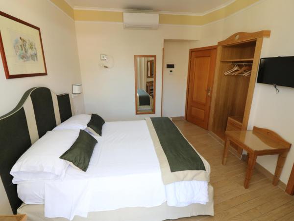 Hotel Tourist : photo 2 de la chambre chambre double ou lits jumeaux Économique