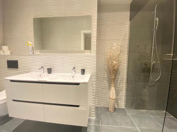 B&B Guest House Du Lac : photo 5 de la chambre chambre double - vue sur montagne