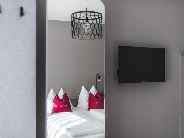 Altstadthotel Weisse Taube : photo 1 de la chambre chambre double confort