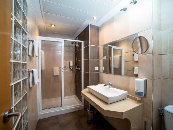 Hotel Serrano : photo 4 de la chambre chambre triple